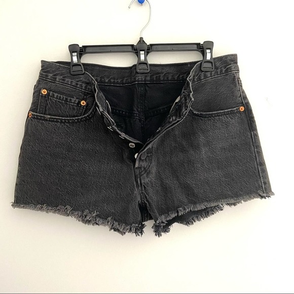 LEVIS 501 Black Button Fly Distressed Raw Hem Jean Shorts Size 31 - Picture 9 of 10
